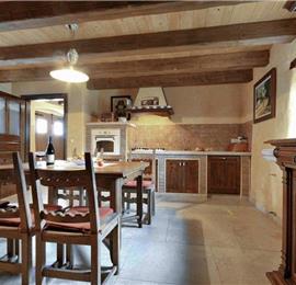4 bedroom villa with pool near Svetvinčenat, Istria, sleeps 10